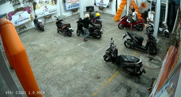 Sidoarjo Marak Curanmor! Maling Gasak Nmax Keluaran Baru Milik Pengunjung Tomoro Coffee Sidokare Sidoarjo Marak Curanmor! Maling Gasak Nmax Keluaran Baru Milik Pengunjung Tomoro Coffee Sidokare
