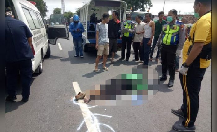 Ojol dan Penumpang Tewas Dilindas Truk Kontainer di Krian Ojol dan Penumpang Tewas Dilindas Truk Kontainer di Krian