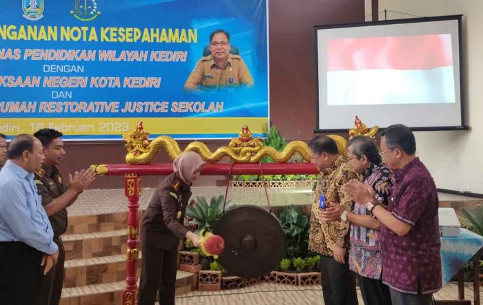 Kejari Kota Kediri dan Cabang Dispendik Provinsi Resmikan Rumah Restorative Justice Sekolah Kejari Kota Kediri dan Cabang Dispendik Provinsi Resmikan Rumah Restorative Justice Sekolah