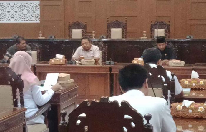 DPRD Kota Probolinggo Minta OPD Serahkan Dokumen Lelang Awal Maret DPRD Kota Probolinggo Minta OPD Serahkan Dokumen Lelang Awal Maret