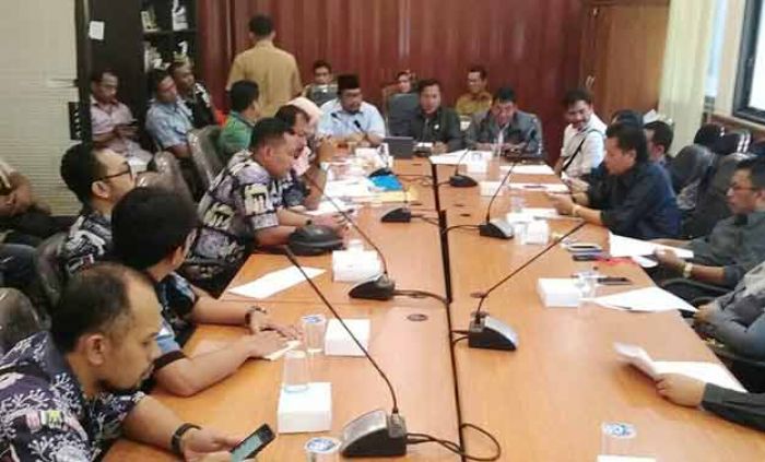 Dewan Banyak Agenda, Hearing dengan Manajemen PT. Smelting Gagal lagi Dewan Banyak Agenda, Hearing dengan Manajemen PT. Smelting Gagal lagi