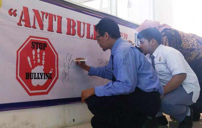 SMAMIO GKB Gresik Deklarasi Anti Bullying SMAMIO GKB Gresik Deklarasi Anti Bullying