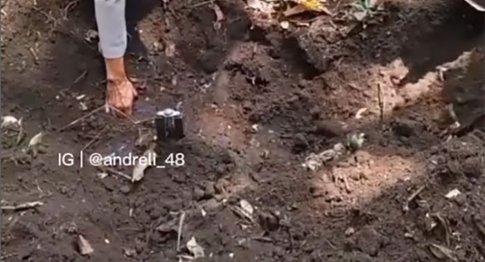 Warga Blitar Digegerkan Penemuan Kuburan, Ternyata Isinya ini Warga Blitar Digegerkan Penemuan Kuburan, Ternyata Isinya ini