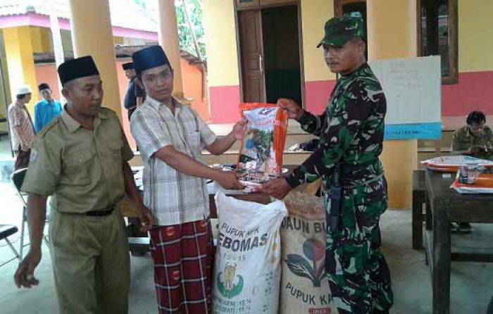 Penyaluran Pupuk Subsidi di Bangkalan, Babinsa Intensif Mengawasi