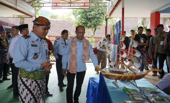 Kakanwil Kemenkumham Jatim Ajak Masyarakat Beli Produk Narapidana, Begini Caranya Kakanwil Kemenkumham Jatim Ajak Masyarakat Beli Produk Narapidana, Begini Caranya