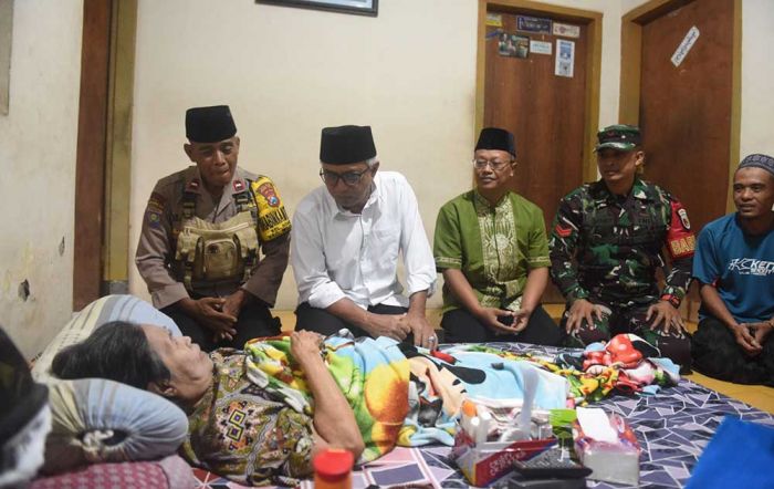 Wakil Wali Kota Kediri Beri Bantuan Paket Sembako ke 30 Eks ODGJ di Kelurahan Ngampel Wakil Wali Kota Kediri Beri Bantuan Paket Sembako ke 30 Eks ODGJ di Kelurahan Ngampel