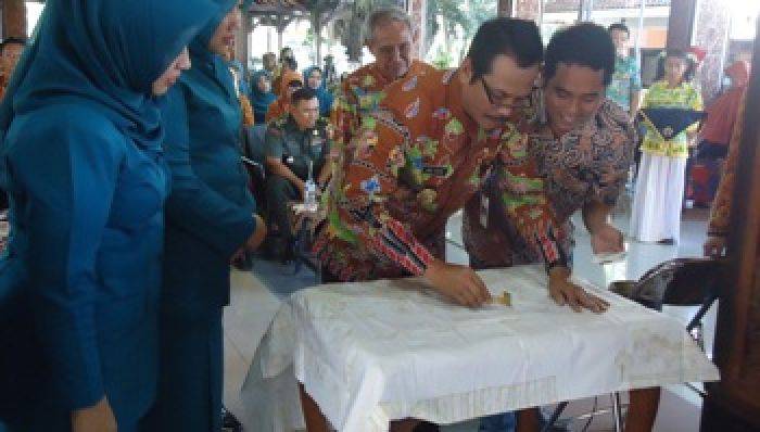 Pemkab Gresik Cari Batik Khas Gresik, Wabup Launching Batik UKS Pemkab Gresik Cari Batik Khas Gresik, Wabup Launching Batik UKS