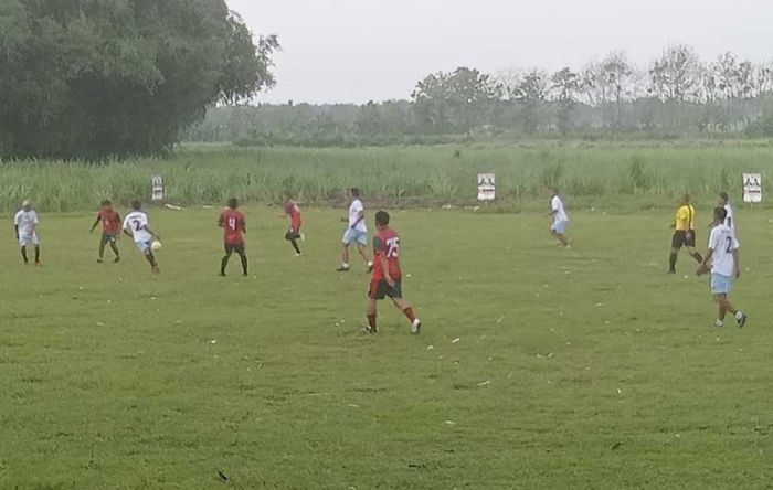 Hibur Warga, Gus Barra Gelar Pertandingan Bola Mubarok FC Vs WBC Jolotundo FC Hibur Warga, Gus Barra Gelar Pertandingan Bola Mubarok FC Vs WBC Jolotundo FC