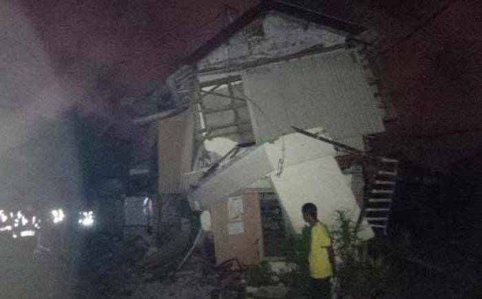 Kereta Barang di Surabaya Tabrak 4 Rumah, 1 Orang Tewas Kereta Barang di Surabaya Tabrak 4 Rumah, 1 Orang Tewas