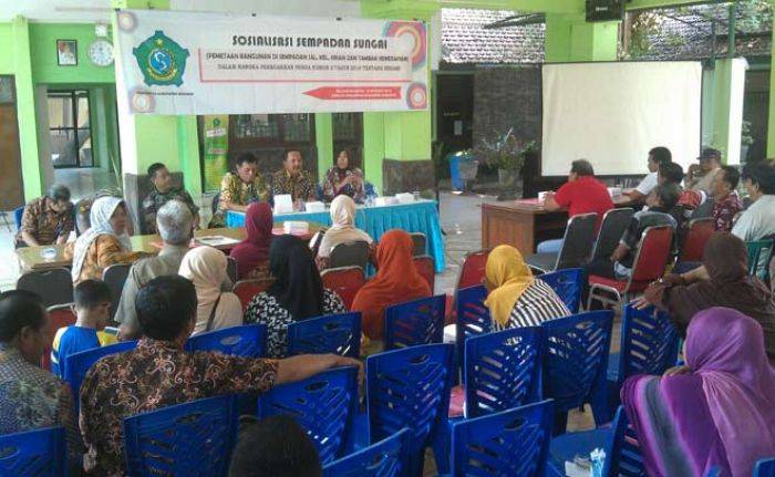 Kerap Banjir, Bangli Sempadan Sungai di Krian Sidoarjo segera Dibongkar Kerap Banjir, Bangli Sempadan Sungai di Krian Sidoarjo segera Dibongkar