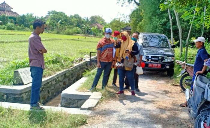 DLH Kabupaten Kediri Turunkan Tim untuk Cek Air Irigasi yang Diduga Tercemar Limbah DLH Kabupaten Kediri Turunkan Tim untuk Cek Air Irigasi yang Diduga Tercemar Limbah