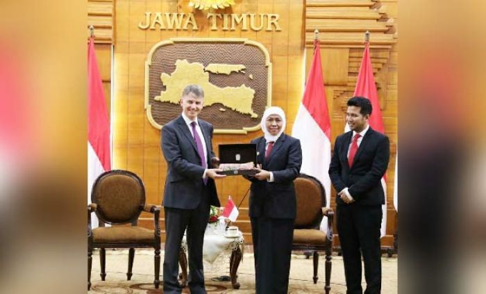 Inggris Siapkan Investasi Rp 50 T untuk Indonesia, Dubes Owen MOU dengan Gubernur Khofifah Inggris Siapkan Investasi Rp 50 T untuk Indonesia, Dubes Owen MOU dengan Gubernur Khofifah