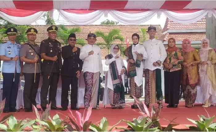 Bu Mun Launching Busana Khas Jombang Tepat saat Hari Jadi Ke-112 Bu Mun Launching Busana Khas Jombang Tepat saat Hari Jadi Ke-112