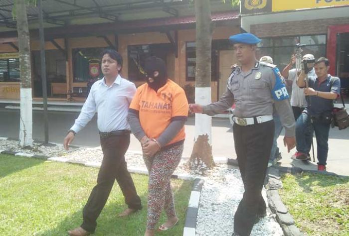 Polres Blitar Ungkap Kasus Prostitusi Online Beromzet Puluhan Juta, Ringkus Mucikari Asal Sukorejo Polres Blitar Ungkap Kasus Prostitusi Online Beromzet Puluhan Juta, Ringkus Mucikari Asal Sukorejo