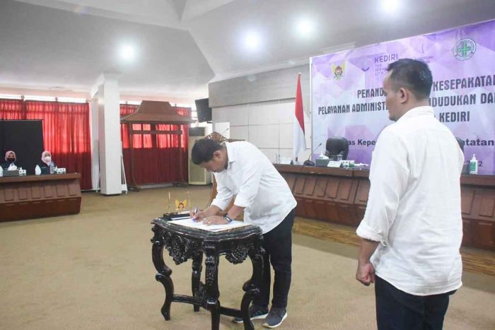 Wali Kota Kediri Teken Kesepakatan Bersama Layanan Administrasi Kependudukan dan Kesehatan