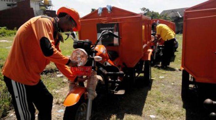 Kendaraan Pengangkut Sampah DKP Mojokerto Akhirnya Dibagikan