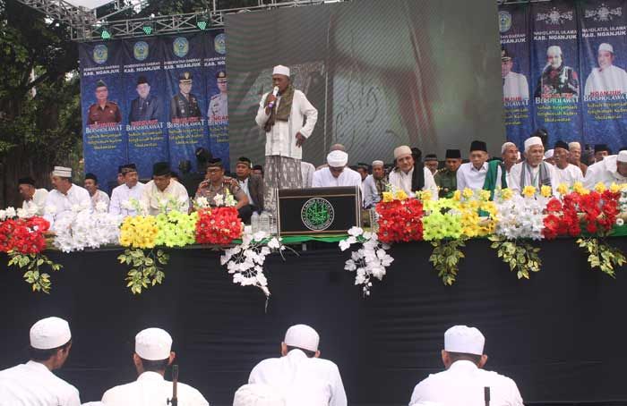 Nganjuk Bersholawat, Plt Bupati Ajak Warga Hindari Penyakit KKN Nganjuk Bersholawat, Plt Bupati Ajak Warga Hindari Penyakit KKN