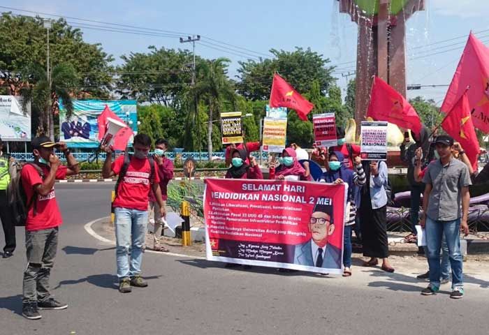 Peringati Hardiknas, Mahasiswa di Tuban Demo Kantor DPRD Peringati Hardiknas, Mahasiswa di Tuban Demo Kantor DPRD