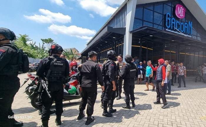 Grand Opening Gerai Mie Gacoan Bangkalan Kacau, Rebutan Lahan Parkir, Polres Turunkan 1 SSK Grand Opening Gerai Mie Gacoan Bangkalan Kacau, Rebutan Lahan Parkir, Polres Turunkan 1 SSK
