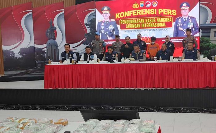 Polresta Sidoarjo Ringkus Pengedar Sabu Jaringan Asia, 30 Kilo Sabu Diamankan Polresta Sidoarjo Ringkus Pengedar Sabu Jaringan Asia, 30 Kilo Sabu Diamankan