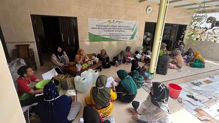 Tingkatkan Perekonomian Warga Pesisir, PHE WMO Berikan Pelatihan Inovasi Garam di Bangkalan Tingkatkan Perekonomian Warga Pesisir, PHE WMO Berikan Pelatihan Inovasi Garam di Bangkalan