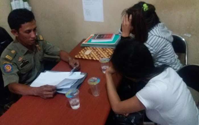 Kumpul dalam Satu Kamar, Lima Muda Mudi ini Digerebek Satpol PP Pamekasan Kumpul dalam Satu Kamar, Lima Muda Mudi ini Digerebek Satpol PP Pamekasan