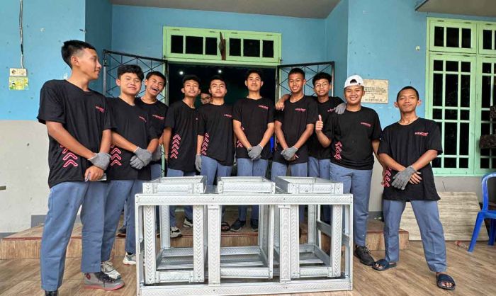 Hapi Latih Siswa SMA/SMK Produksi Rak Sampah dari Baja Ringan Hapi Latih Siswa SMA/SMK Produksi Rak Sampah dari Baja Ringan