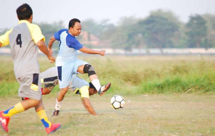 Laga Sepakbola U-45 Jadi Hiburan Gratis Warga Sukodono Sidoarjo Laga Sepakbola U-45 Jadi Hiburan Gratis Warga Sukodono Sidoarjo