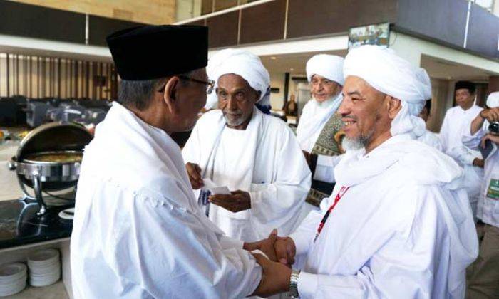 KH Hasyim Muzadi: Dunia Islam Pecah Akibat Syiah-Wahabi, Aswaja Bukan untuk Nyerang KH Hasyim Muzadi: Dunia Islam Pecah Akibat Syiah-Wahabi, Aswaja Bukan untuk Nyerang