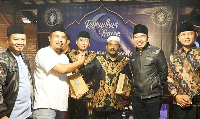 Laskar Sholawat Nusantara Akhiri Rangkaian Kegiatan Ramadan 1443 H di Bumi Blambangan Laskar Sholawat Nusantara Akhiri Rangkaian Kegiatan Ramadan 1443 H di Bumi Blambangan