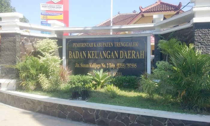 Pembayaran Proyek Senilai Rp 8,6 M yang Tertunda, Diselesaikan Pemkab Trenggalek Bulan Ini Pembayaran Proyek Senilai Rp 8,6 M yang Tertunda, Diselesaikan Pemkab Trenggalek Bulan Ini