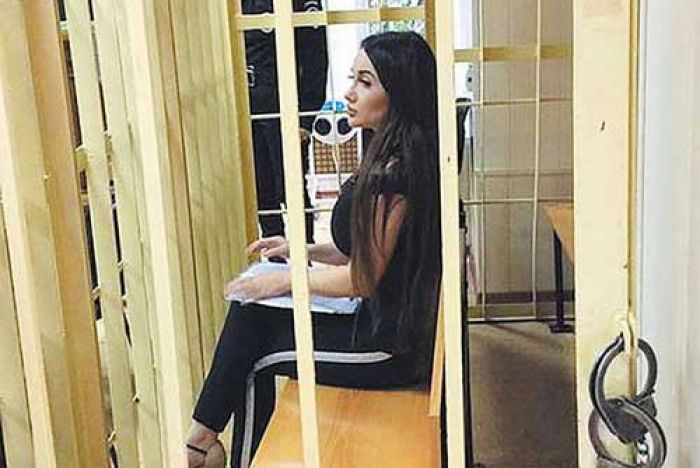 Tawari Polisi Threesome dan Tampil Glamor di Penjara, Dada Montok Model ini Disiram Air Mendidih Tawari Polisi Threesome dan Tampil Glamor di Penjara, Dada Montok Model ini Disiram Air Mendidih