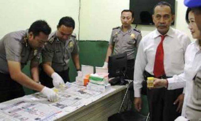 Ditnarkoba Polda Jatim Gelar Tes Urine, Satu Personel Positif Narkoba Ditnarkoba Polda Jatim Gelar Tes Urine, Satu Personel Positif Narkoba
