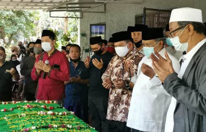 ​Gus Im Wasiat Minta Dimakamkan di Denanyar, Samping Gus Wahid Aziz Bisri