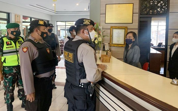 Cegah Penyebaran Covid-19 Varian Omicron, Polres Batu Galakkan Pamor Keris Cegah Penyebaran Covid-19 Varian Omicron, Polres Batu Galakkan Pamor Keris