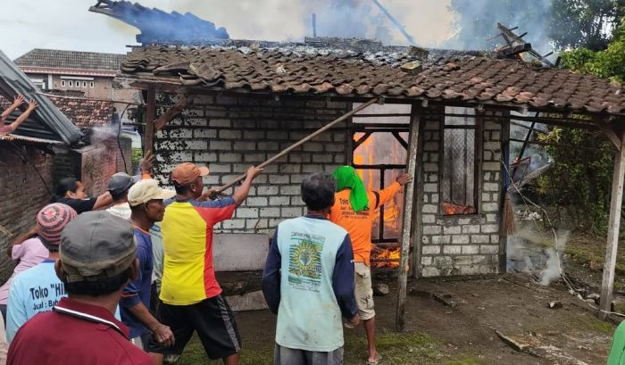 Ditinggal Bekerja, Rumah Warga Lamongan Ludes Dilalap Api, Kerugian Ditaksir Puluhan Juta