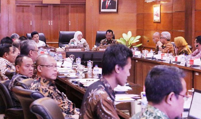 Pimpin Ratas, Gubernur Khofifah Harap Big Data Koneksikan Antar-OPD di Jatim Pimpin Ratas, Gubernur Khofifah Harap Big Data Koneksikan Antar-OPD di Jatim