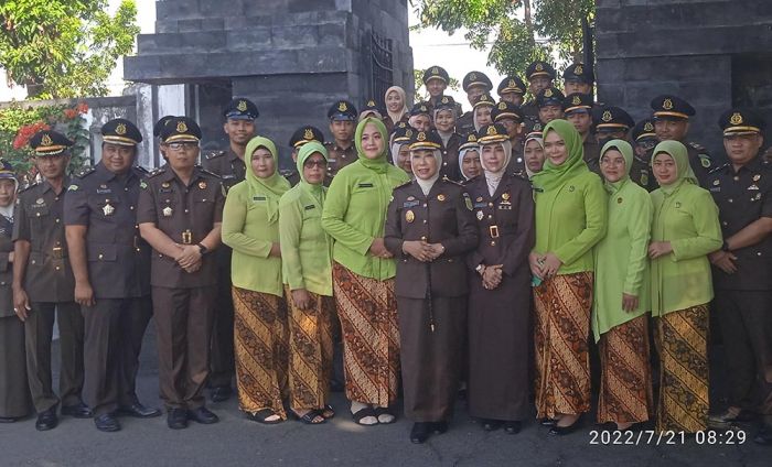 Peringati HBA ke-62, Kajari Lamongan Pimpin Ziarah Makam Pahlawan Peringati HBA ke-62, Kajari Lamongan Pimpin Ziarah Makam Pahlawan