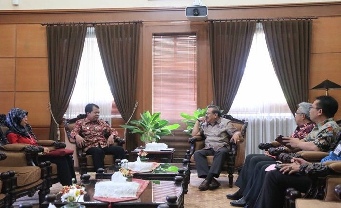 Pakde Karwo Prihatin Pelibatan Anak Dalam Terorisme Pakde Karwo Prihatin Pelibatan Anak Dalam Terorisme