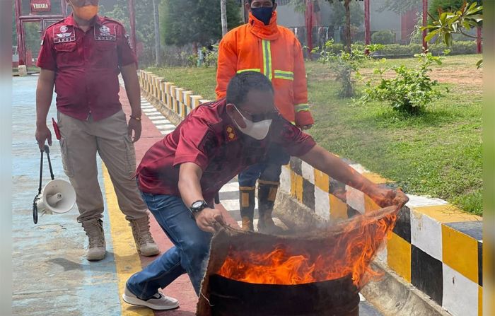 Antisipasi Kebakaran, Lapas Narkotika Kelas II A Pamekasan Gelar Simulasi Penanggulangan Kebakaran Antisipasi Kebakaran, Lapas Narkotika Kelas II A Pamekasan Gelar Simulasi Penanggulangan Kebakaran