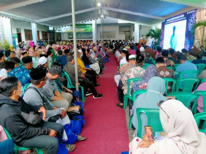 Wisuda 3.000-an Santri Amantul Ummah, Kiai Asep Doakan Indonesia Tak terlilit Hutang Wisuda 3.000-an Santri Amantul Ummah, Kiai Asep Doakan Indonesia Tak terlilit Hutang