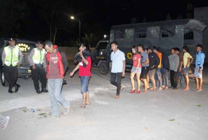 Pengunjung Karaoke Ilegal di Ngawi Diamankan Pengunjung Karaoke Ilegal di Ngawi Diamankan