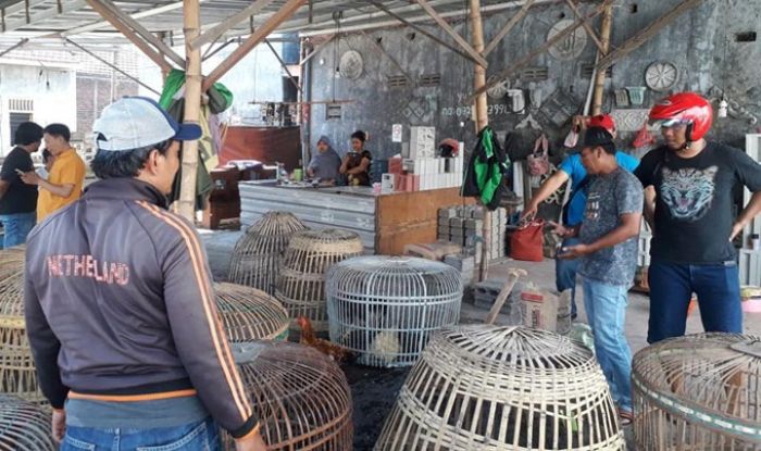Polresta Sidoarjo Gerebek Lokasi Sabung Ayam, Delapan Orang Diamankan Polresta Sidoarjo Gerebek Lokasi Sabung Ayam, Delapan Orang Diamankan