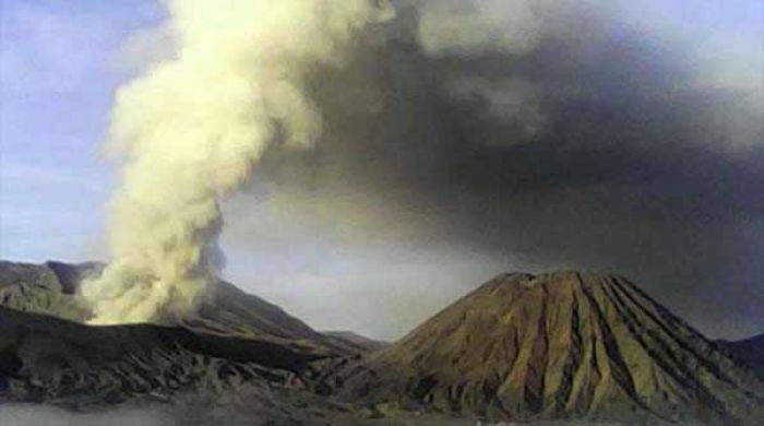 Tiga Desa di Lumajang Diguyur Hujan Abu Gunung Bromo