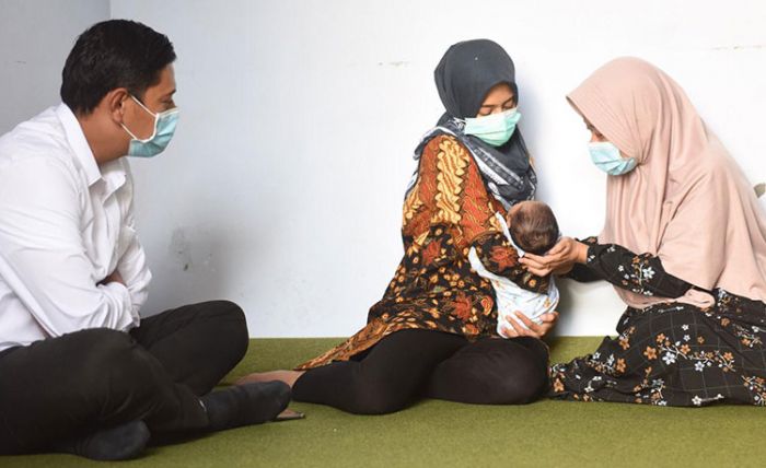 Wali Kota Kediri Siapkan Pekerjaan bagi Istri Salah Satu Pahlawan KRI Nanggala-402 Wali Kota Kediri Siapkan Pekerjaan bagi Istri Salah Satu Pahlawan KRI Nanggala-402