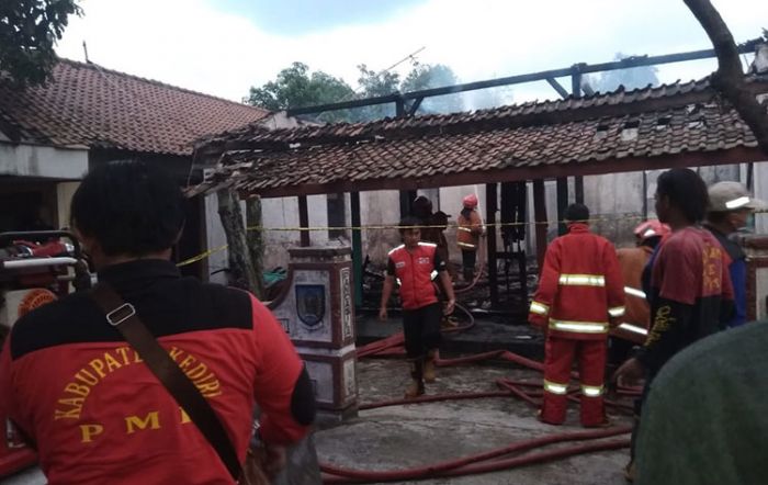 Rumah Terbakar, Pensiunan Guru SD di Kediri Meninggal Dunia Rumah Terbakar, Pensiunan Guru SD di Kediri Meninggal Dunia