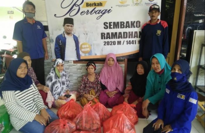 Ringankan Beban Masyarakat dari Dampak Covid-19, Ra Fadil Bagikan Sembako Ringankan Beban Masyarakat dari Dampak Covid-19, Ra Fadil Bagikan Sembako