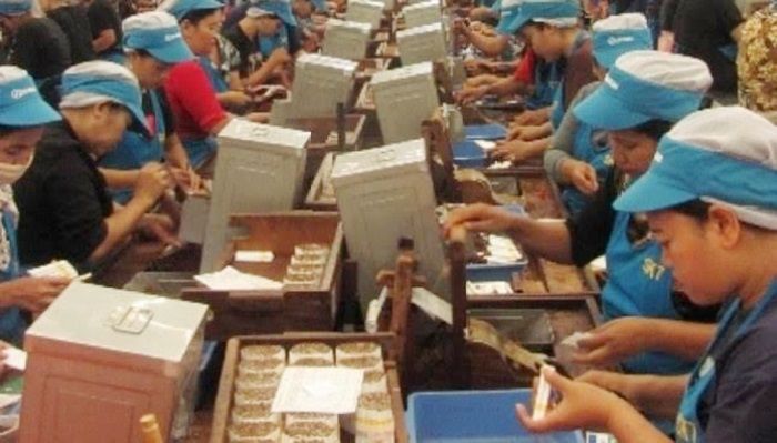 Banyak yang Bangkrut, dari 40 Pabrik Rokok Kecil di Ngawi, Kini Hanya Tinggal 2 Pabrik Banyak yang Bangkrut, dari 40 Pabrik Rokok Kecil di Ngawi, Kini Hanya Tinggal 2 Pabrik