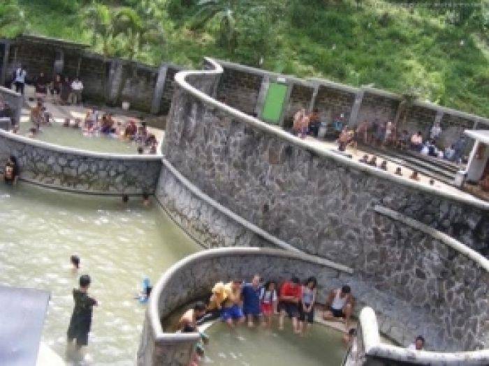 Air Panas Padusan Dijejali Pengunjung Air Panas Padusan Dijejali Pengunjung