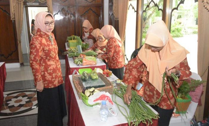 ​Peringati HUT ke-20, DWP Jatim Gelar Lomba Merangkai dan Menata Sayur Mayur